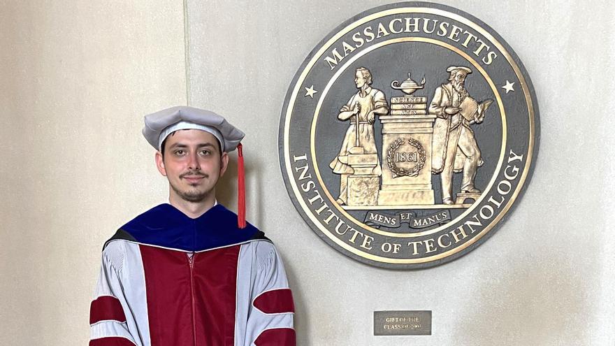 Nicolás Gómez Vega, el día de su graduación en la Universidad americana en la que estudió