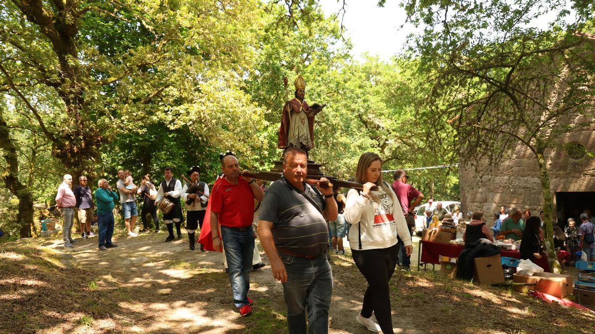 Procesión de la romería de San Cibrán de Dimo, en Catoira.