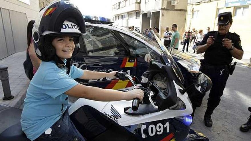 Los niños se convirtieron en policías por un día.