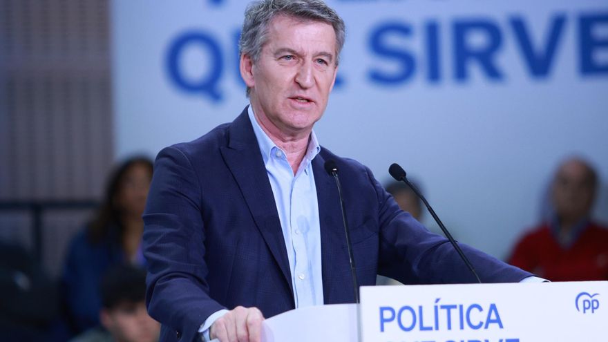 Feijóo descarta el &quot;atajo&quot; de la moción de censura con Junts y jalea al PP contra la &quot;república bananera&quot; de Sánchez