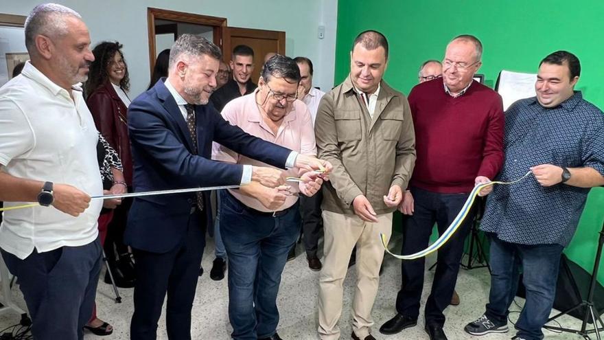 Alfredo Gonçálves, Teodoro Sosa, José Juan Suárez, Pedro Rodríguez, Ángel Ramos y Jordan Mahy (derecha).