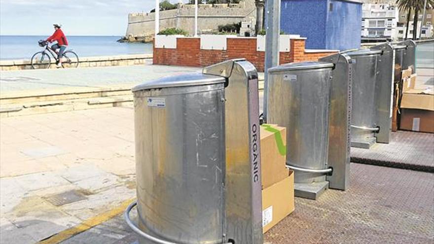 Peñíscola creará áreas de basura solo para bares