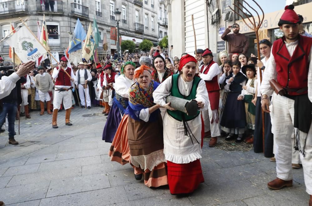 La representación de la Reconquista de Vigo vuelve a abarrotar las calles del Casco Vello de miles de vigueses