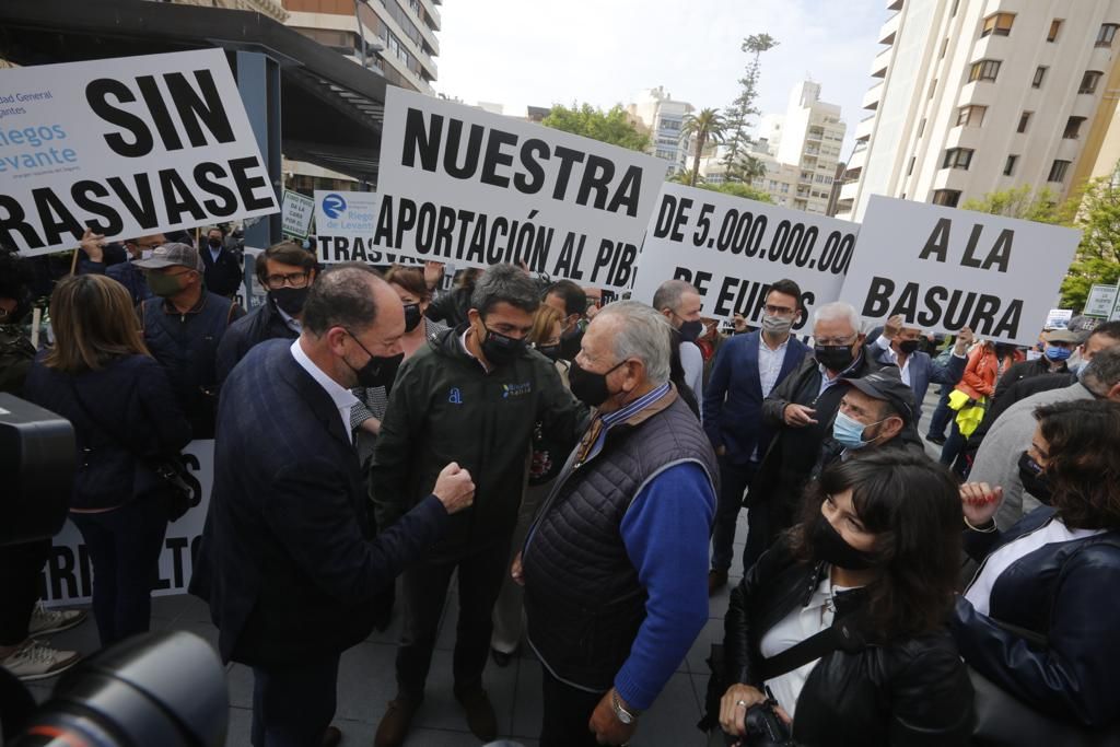 Los agricultores de la provincia se concentran en Alicante contra los recortes del Tajo-Segura