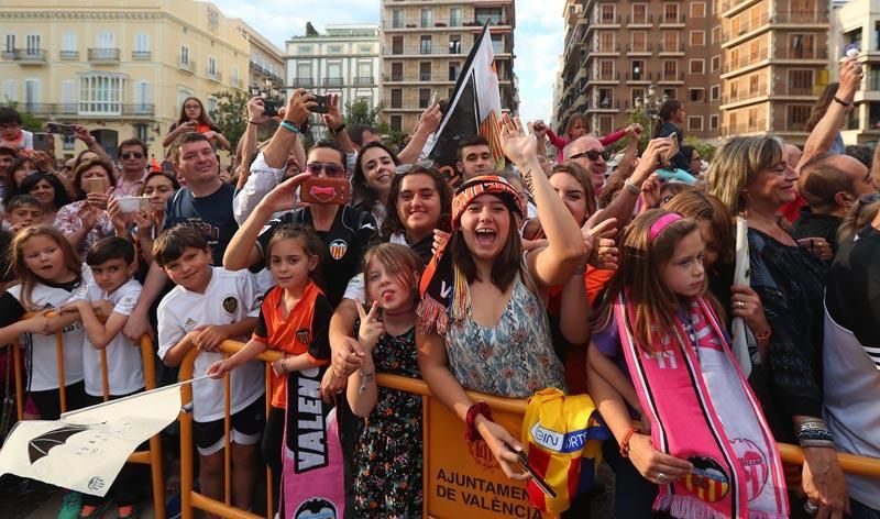 Así han sido las celebraciones del Valencia CF en la Basílica, Generalitat y ayuntamiento