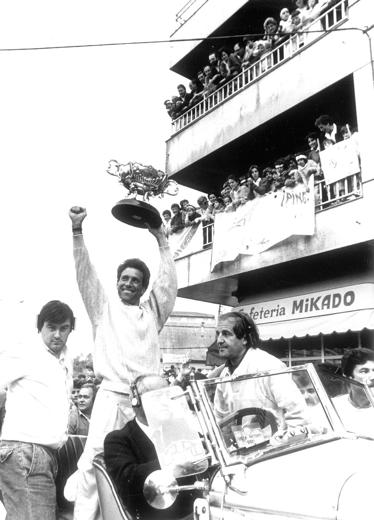 Homenaje en Vigo a Álvaro Pino tras su triunfo en la Vuelta a España en 1986.