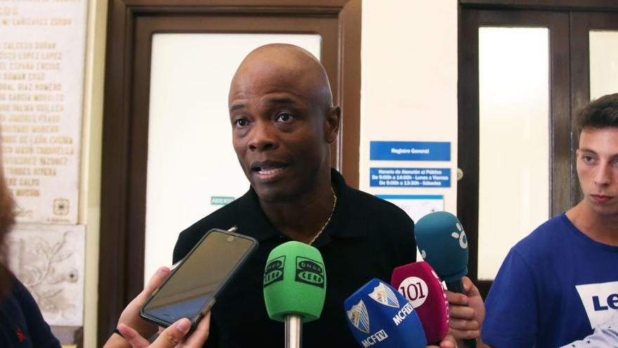 Dely Valdés, entrenador del Atlético Malagueño.