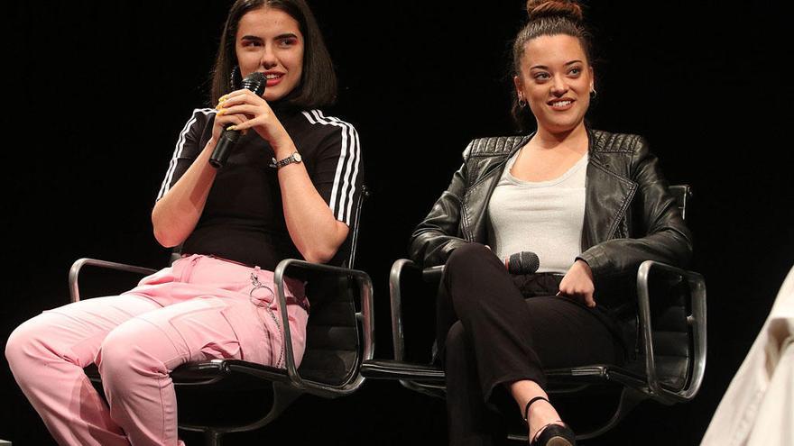 Marta y Noelia, durante la charla.