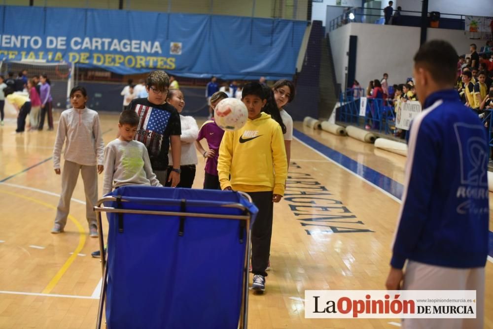 Encuentro de escolares con los jugadores del Plást