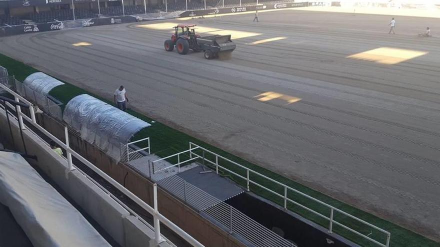 El césped empieza a colocarse mañana