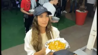 India Martínez revela su puesto de comida favorito de Córdoba: "Madre mía, me voy a poner..."