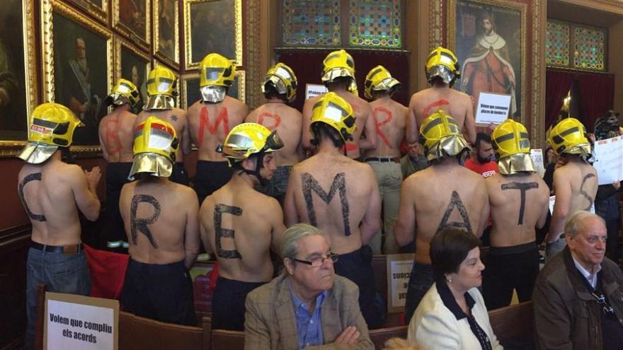 &quot;Bombers cremats&quot; heißt wörtlich &quot;verbrannte Feuerwehrleute&quot;.