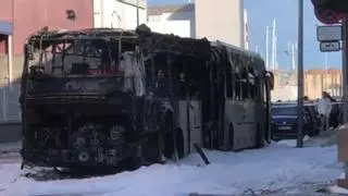 Un bus se incendia en Mataró y deja una aparatosa humareda