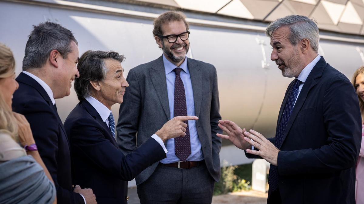 Azcón y el secretario de Estado de Industria, Jordi García Brustenga, en los Premios Impulsa.