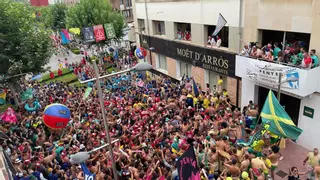 Les Penyes de la Vall toman las calles en un Xupinasso con cambio de ubicación, pero no de esencia