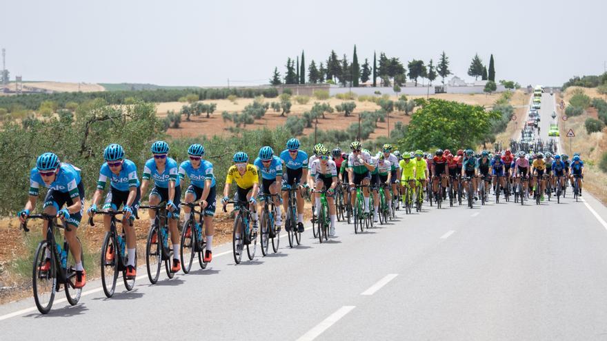 Una caída obliga a neutralizar el final de la segunda etapa de la Vuelta a Extremadura