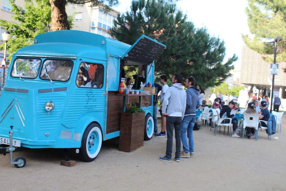 Figueres rep riuades de gent a les fires de carrer