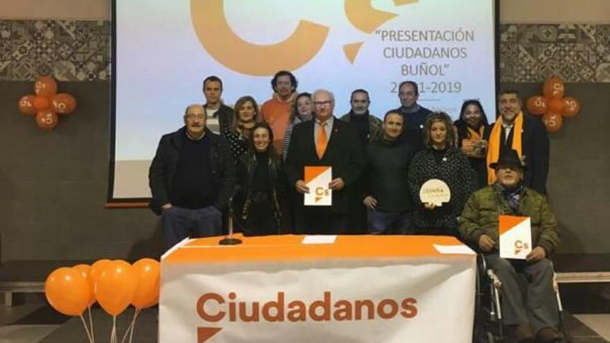 Componentes de la agrupación local de Cs con parte de los candidatos de la fallida lista.