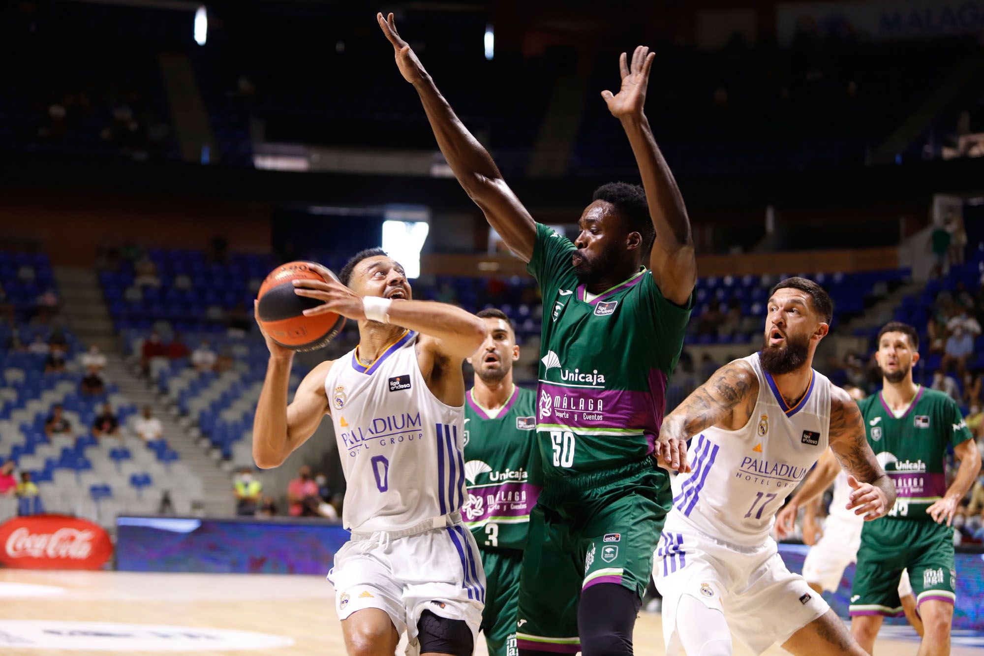 Carlos Cabezas juega su último partido con el Unicaja en el Carpena