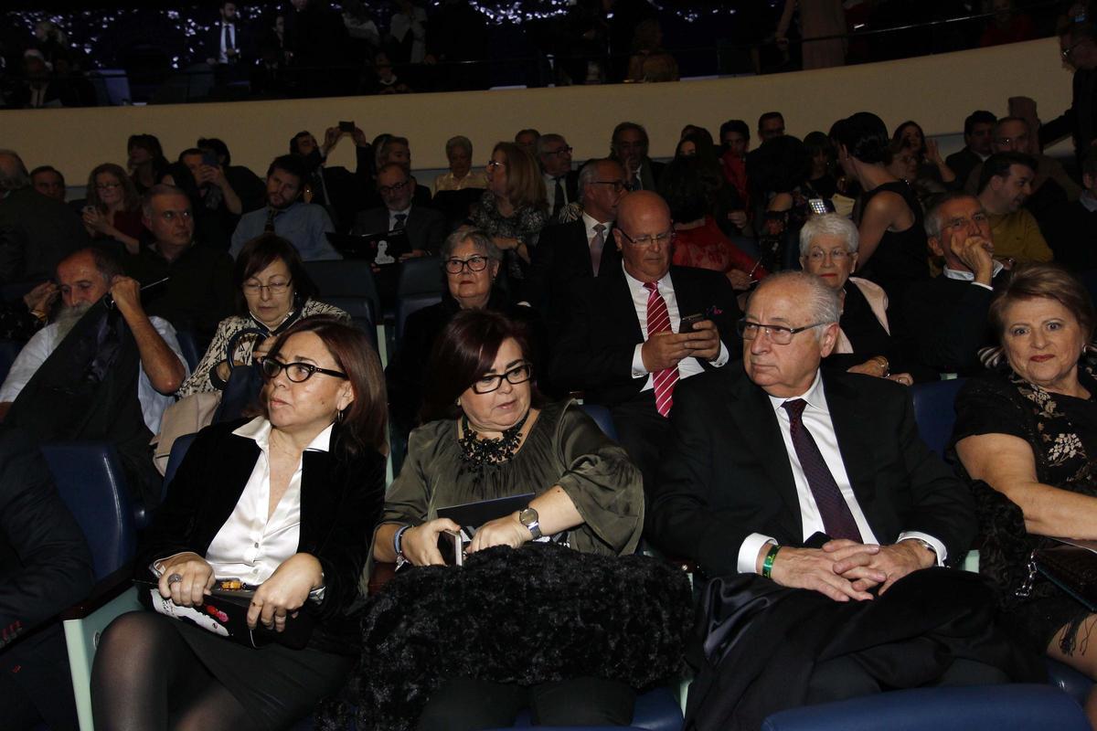 La noche en la que Valentino vistió Les Arts de alta costura con el estreno de 'La Traviata'