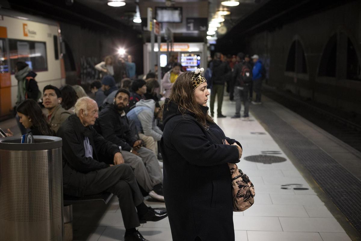 Así se ha vivido la huelga de Renfe en la estación de Sants de Barcelona