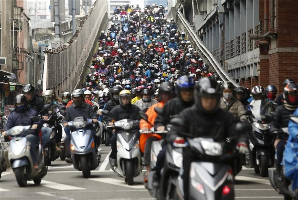  Hora punta al matí, a Taipei (Taiwan).