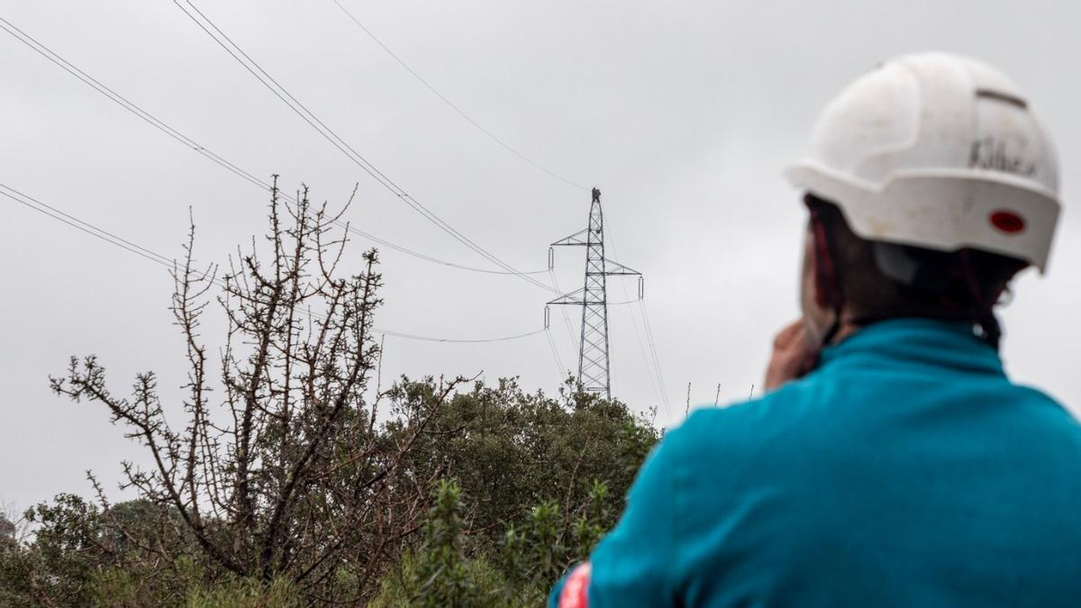 Tendido de transporte de electricidad en Galicia.