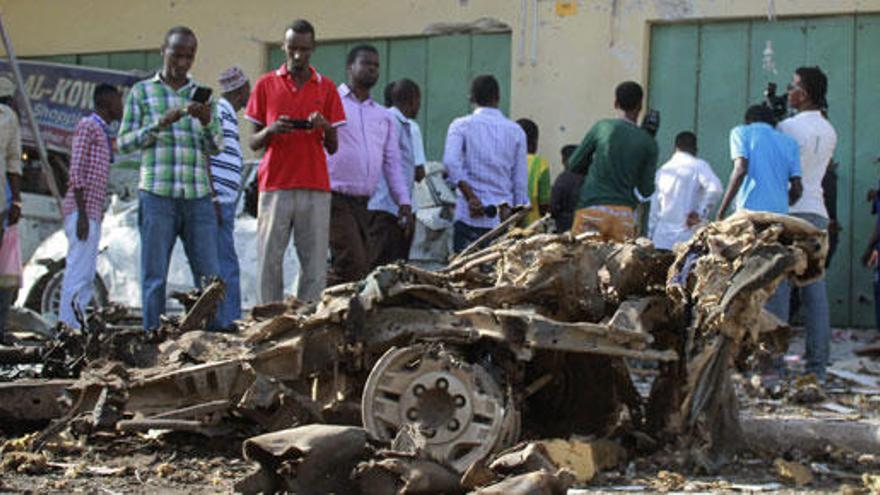 Así ha quedado el coche bomba en Mogadiscio.