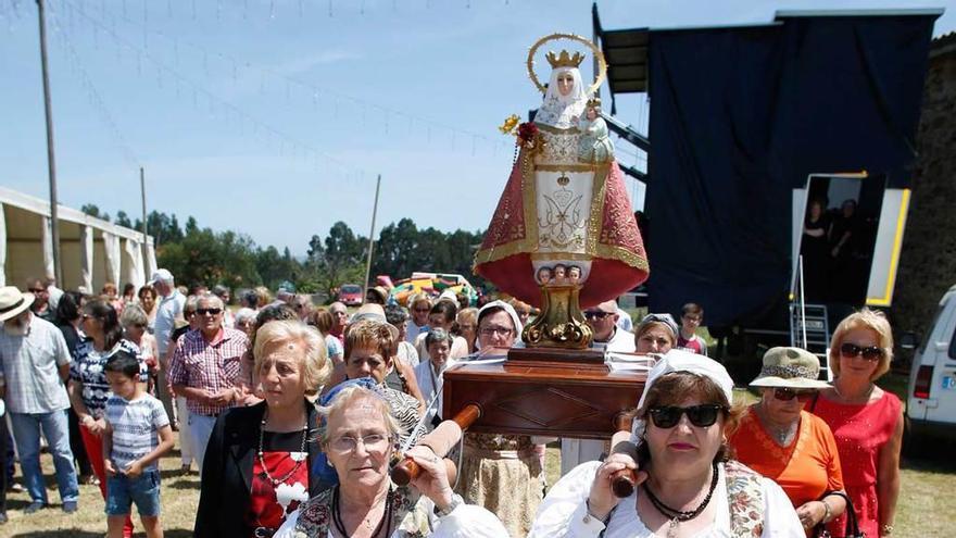 La Braña cierra la fiesta con misa y música