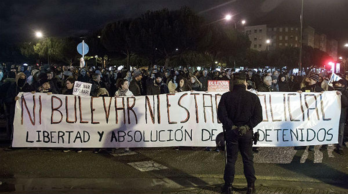 Cinquena nit de protestes al barri de Gamonal a Burgos.