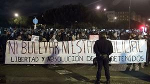 Cinquena nit de protestes al barri de Gamonal a Burgos.