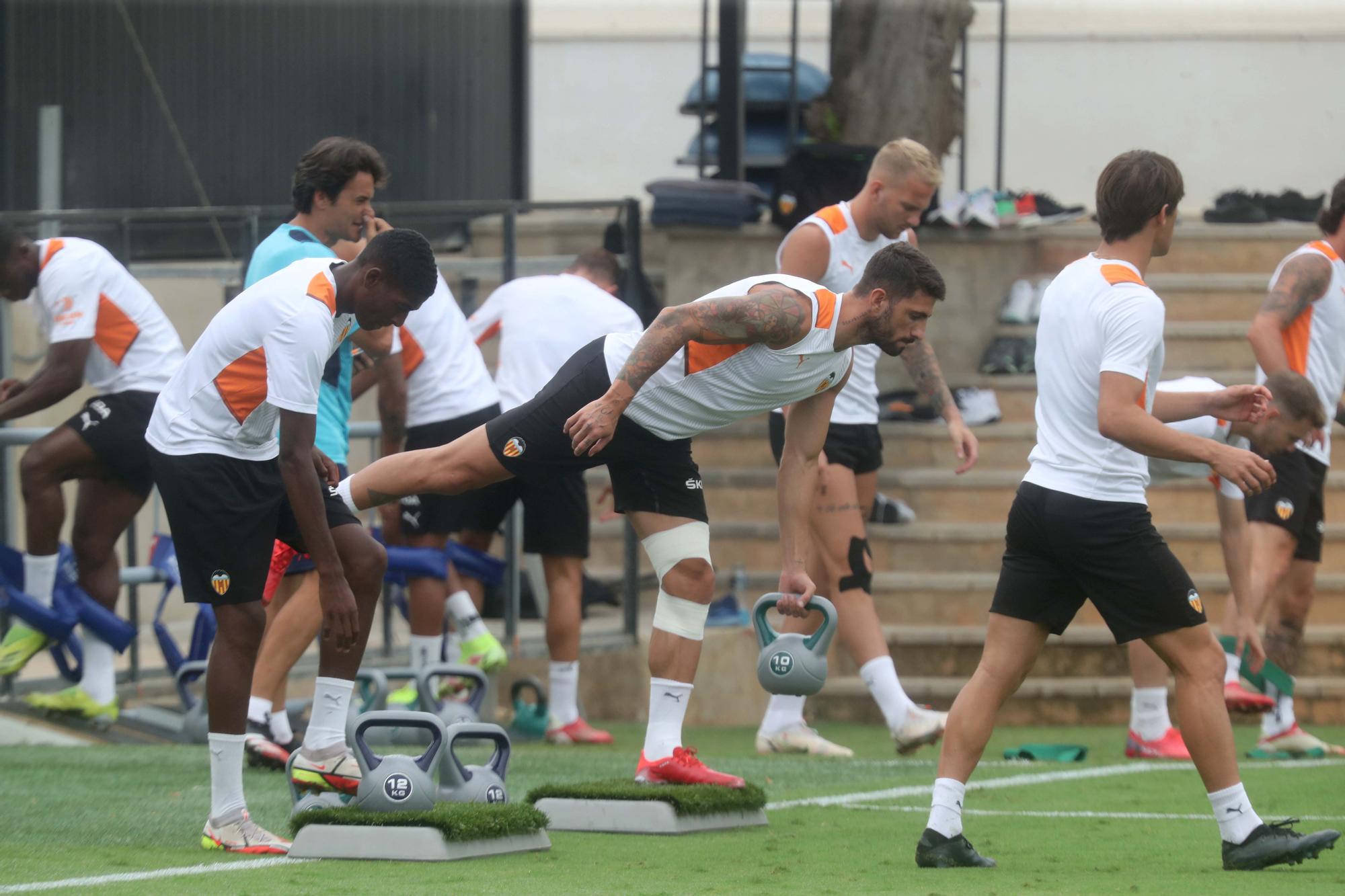 Entrenamiento en dos grupos para el Valencia CF