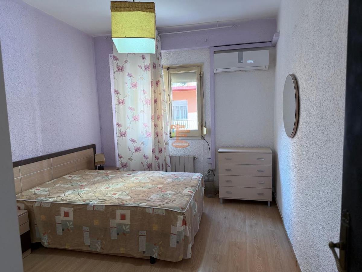 Se recomienda colocar el aparato en una trayectoria distinta a la de la cama.