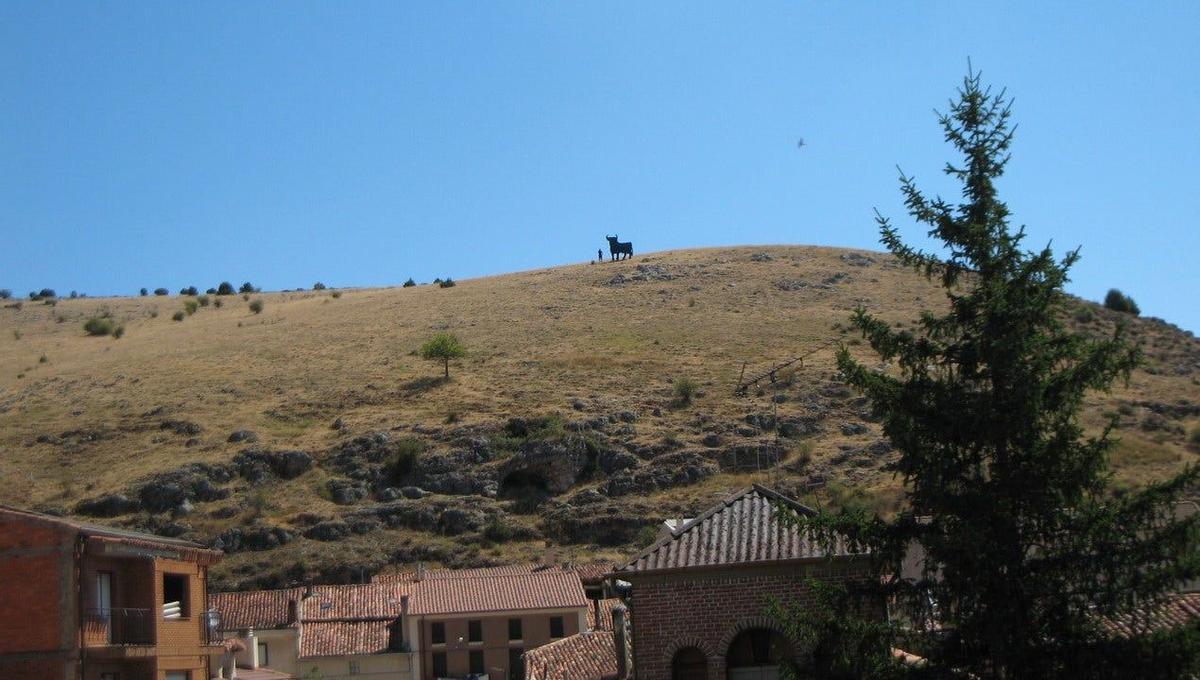 El toro de Osborne de Huerta del Rey, en Burgos