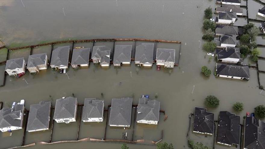 La tormenta tropical ‘Harvey’ deja a Donald Trump en evidencia