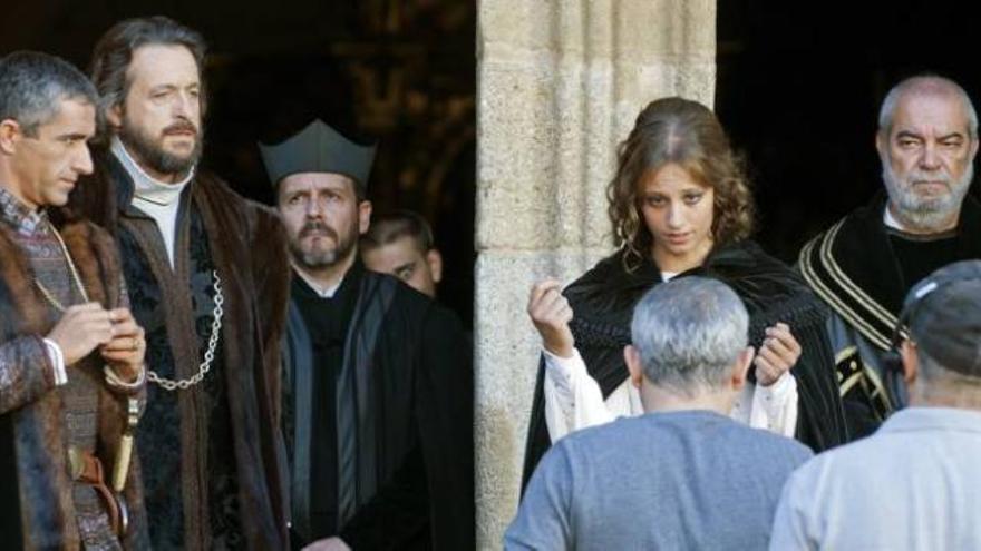 Michelle Jenner (Isabel), durante el rodaje de la serie en Cáceres.