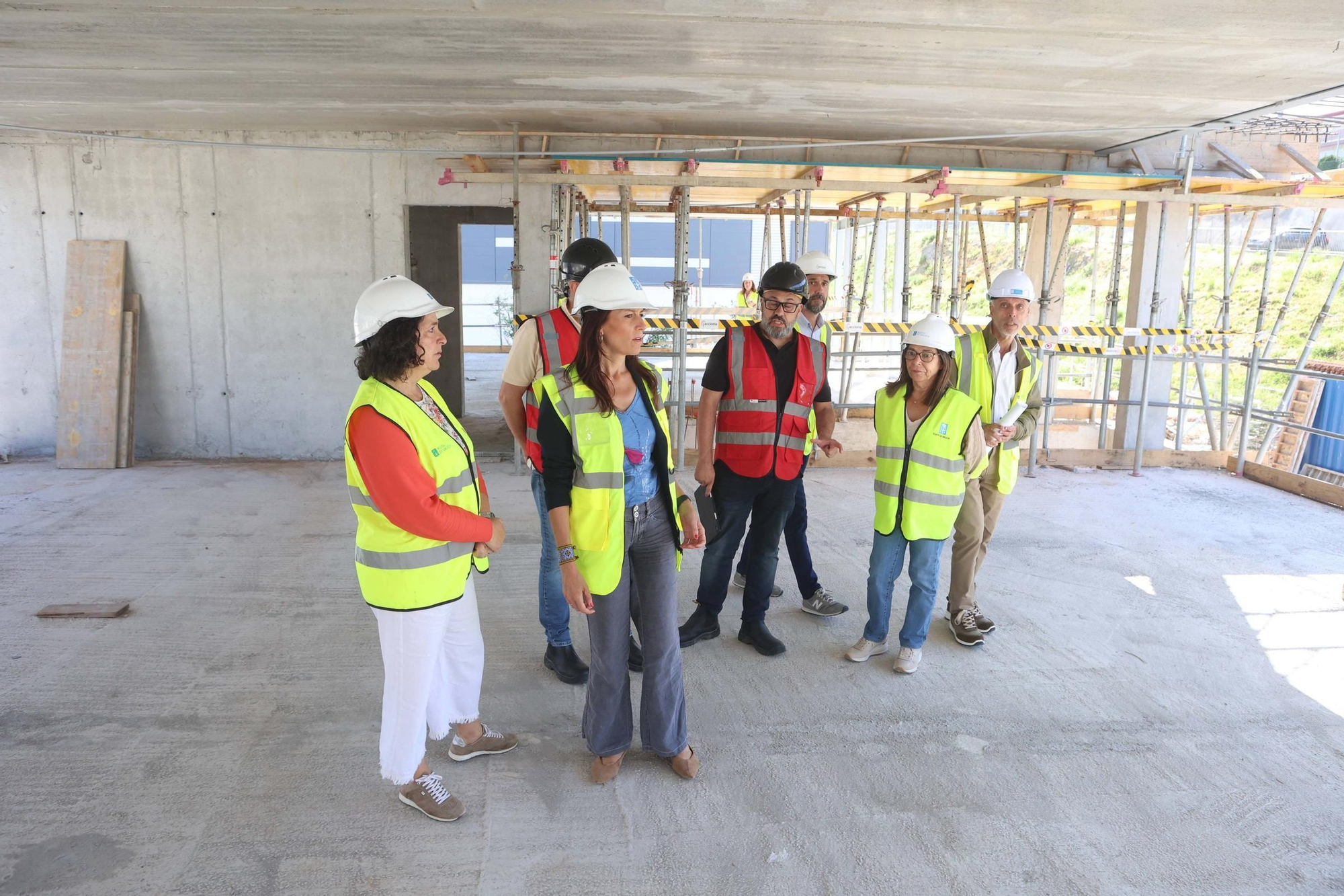 La conselleira de Vivenda visita las obras de construcción en Xuxán de 40 viviendas de promoción pública