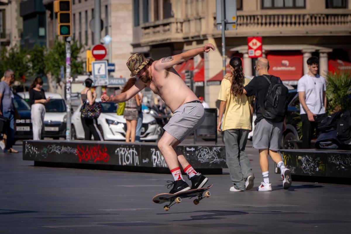 Torna la calor: els termòmetres pujaran a partir d’aquest dijous a tot Espanya i arribaran de nou a màximes de 40 graus Torna la calor: els termòmetres pujaran a partir d’aquest dijous a tot Espanya i arribaran de nou a màximes de 40 graus