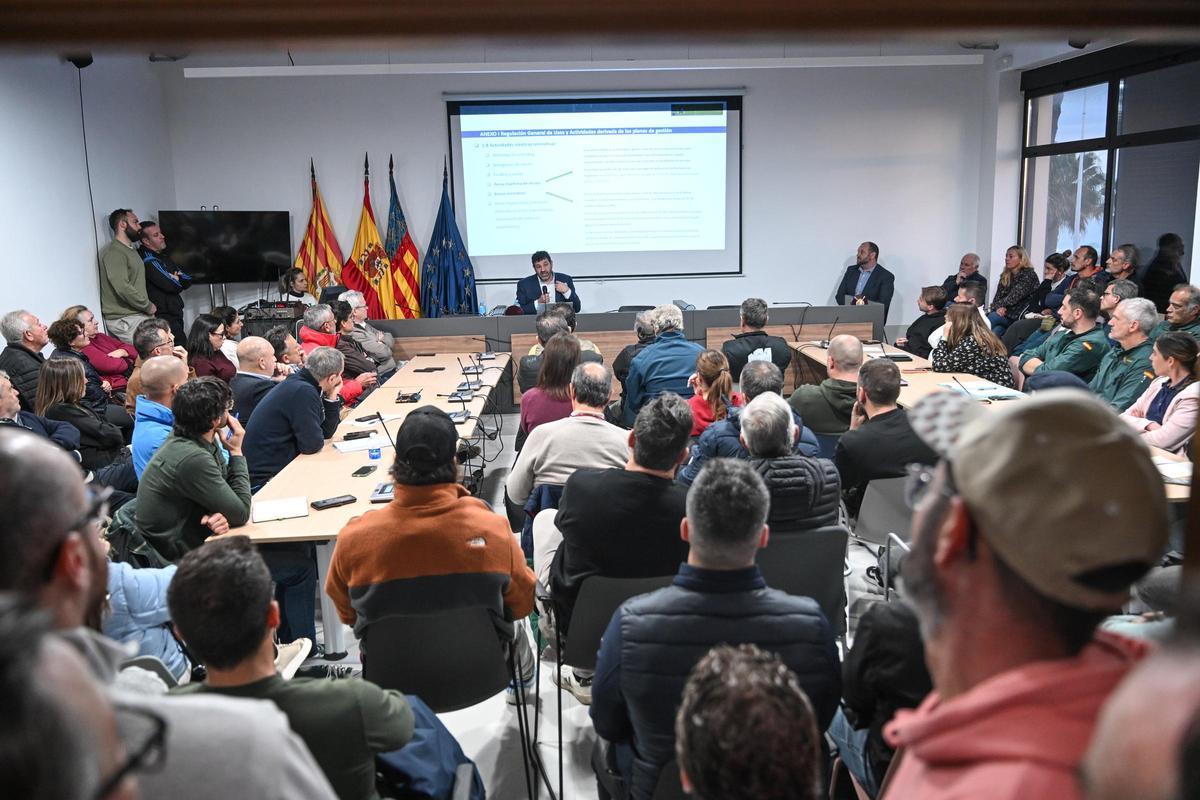 La reunión celebrada este lunes en la Cofradía de Pesca de Santa Pola.