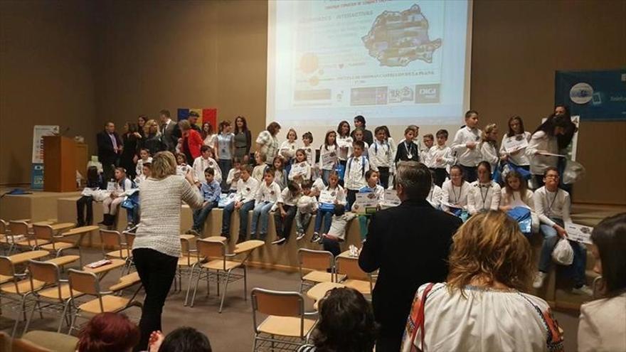 Els alumnes romanesos de Castelló aprenen més sobre el seu país d’origen