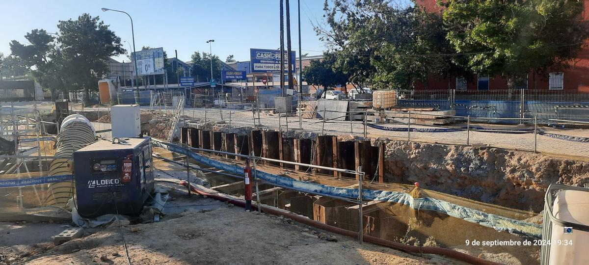 Los vecinos de Las Razas salen a la calle contra los retrasos