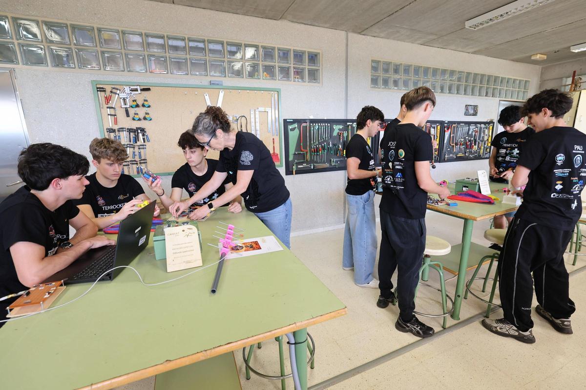Aquí están todas las fotos de los minisatélites del instituto Balàfia Aquí están todas las fotos de los minisatélites del instituto Balàfia