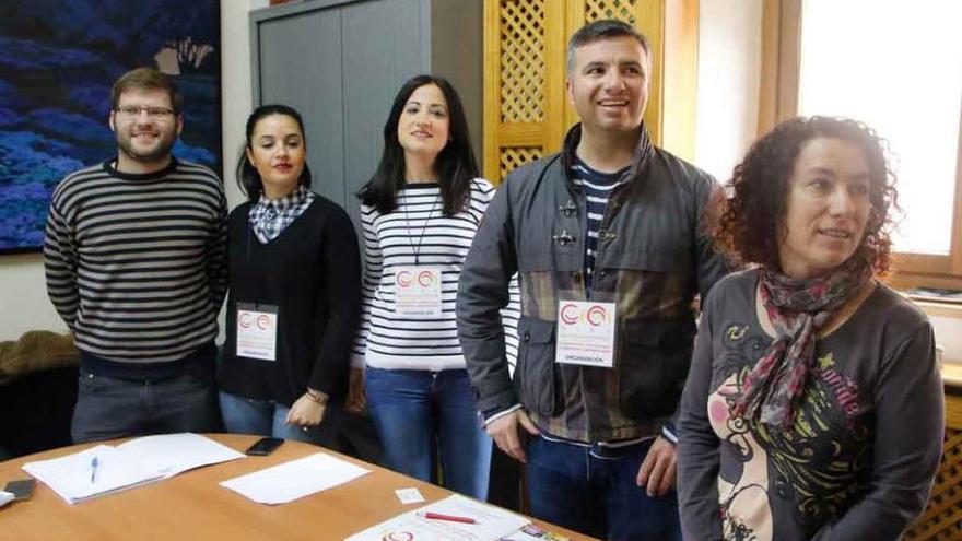 Encuentro de la concejal (derecha) con la Gira.