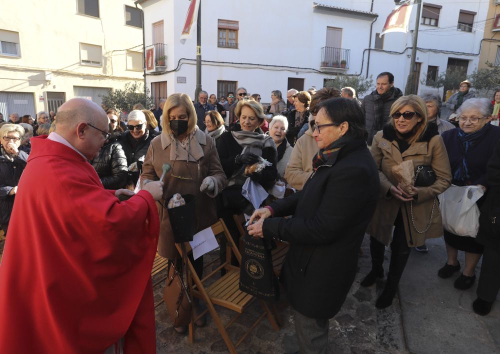 Tradicional bendición de les Coquetes de Sant Blai en Sagunt