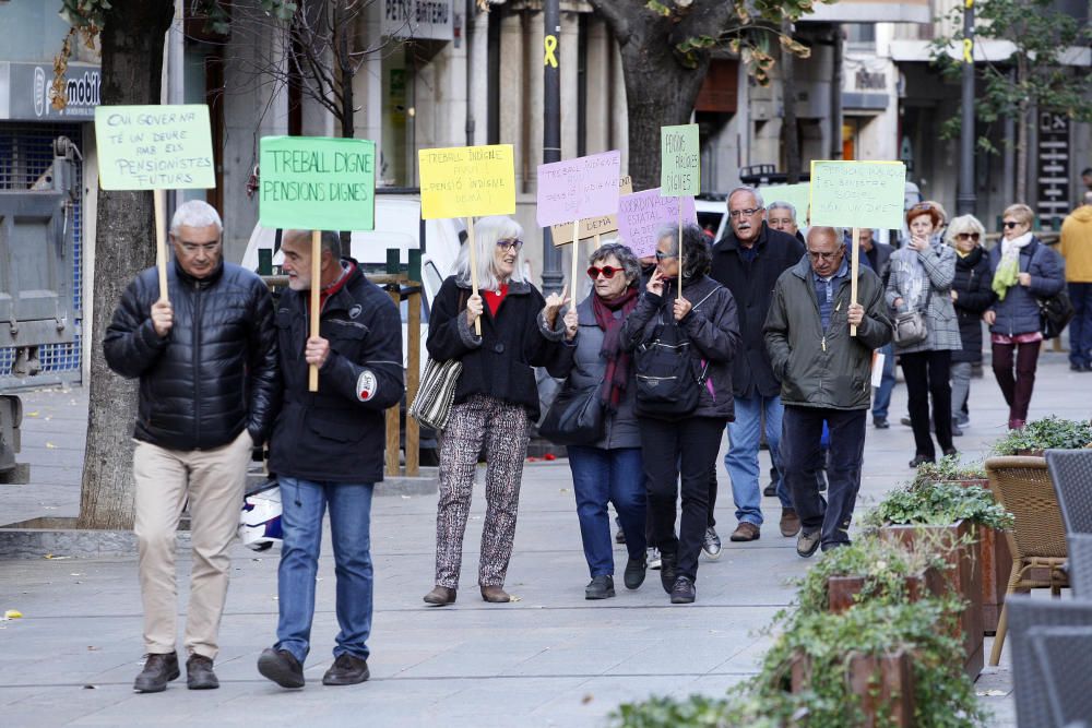 Protesta de pensionistes pel centre de Girona