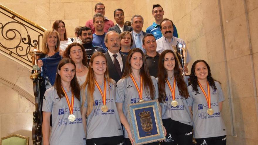 El Alcalde de Oviedo recibe a las campeonas de España de bádminton