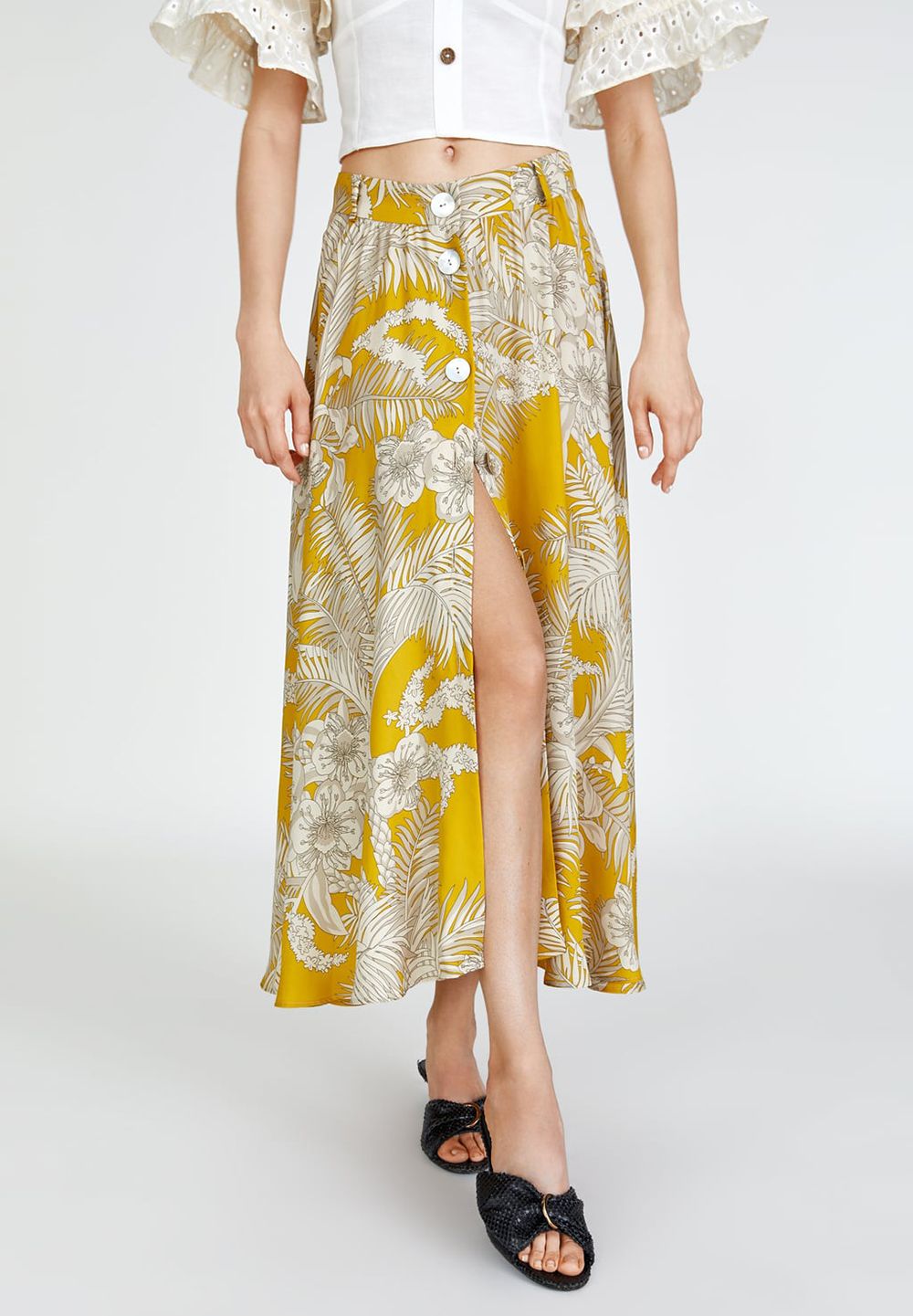 La falda amarilla con estampado floral, de Zara