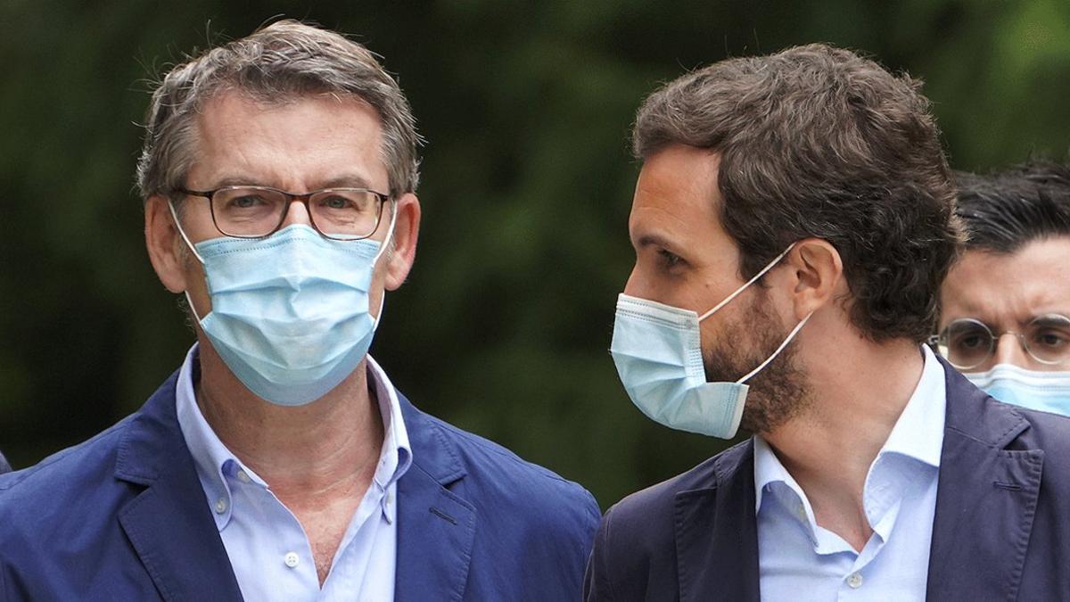 El presidente de la Xunta de Galicia, Alberto Núñez Feijóo, y el del PP, Pablo Casado, el pasado 21 de junio, en Santiago.