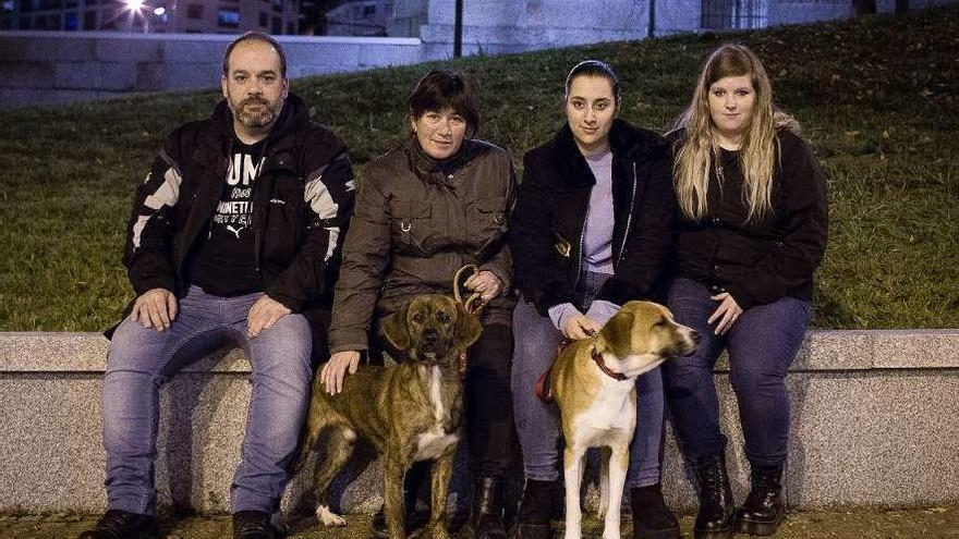 Miembros de la asociación La Can Ourense. // Agostiño Iglesias