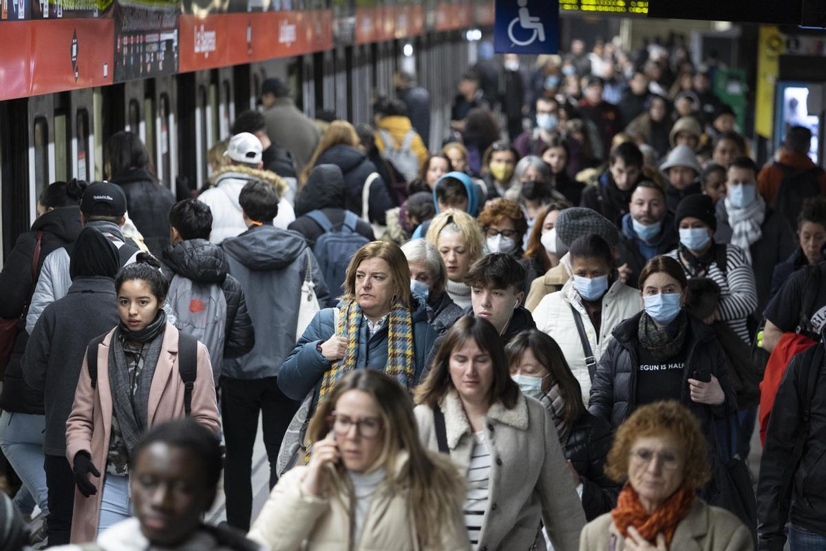 Primer día sin la mascarilla obligatoria en el transporte público